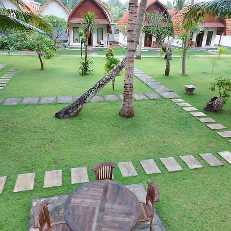 The Tinsi Hotel Toyapakeh Exterior photo