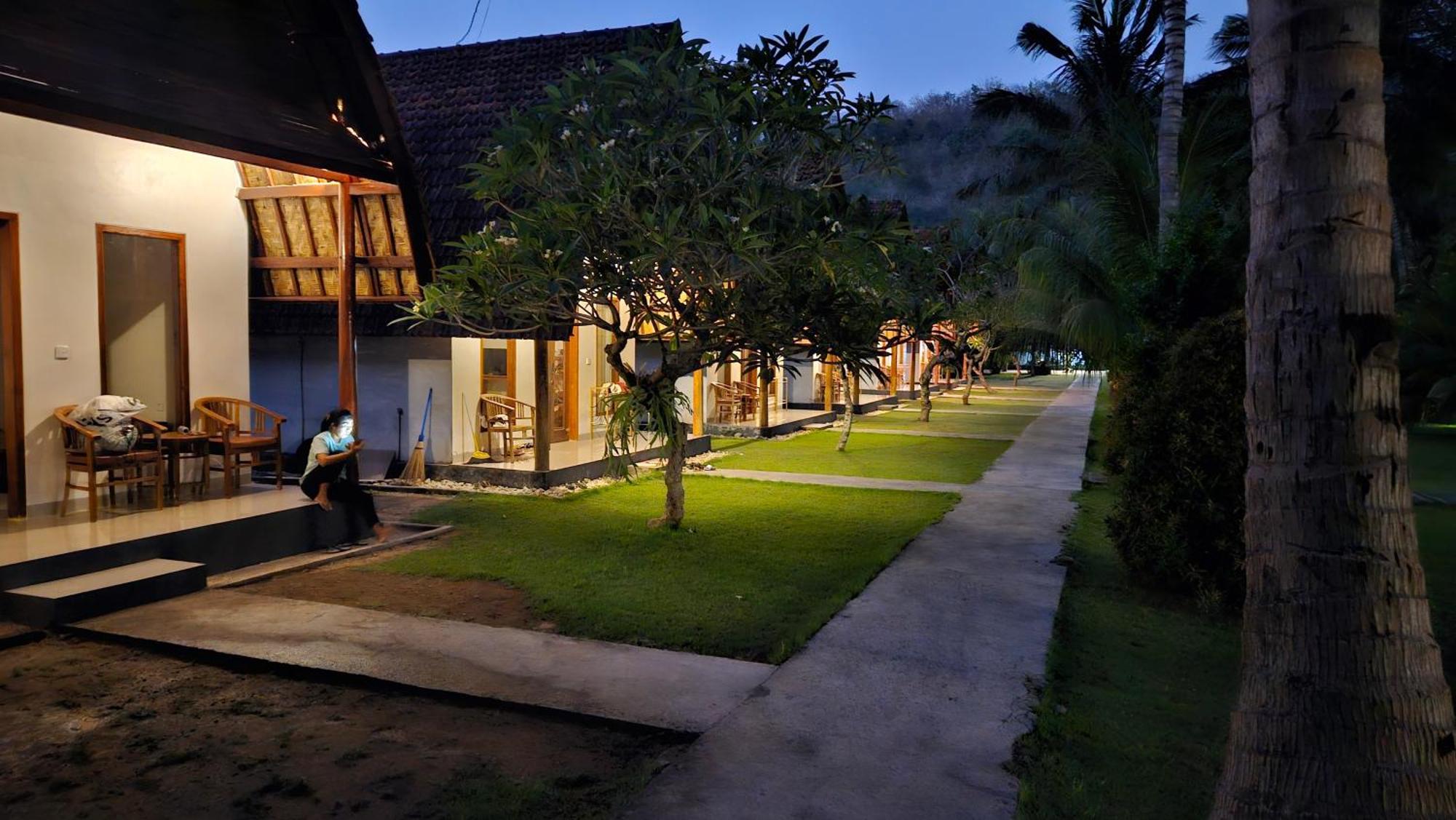 The Tinsi Hotel Toyapakeh Exterior photo