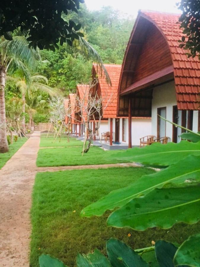 The Tinsi Hotel Toyapakeh Exterior photo